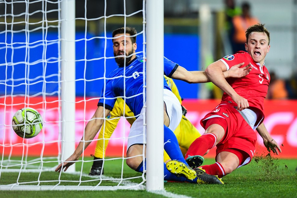 包含俄罗斯大胜波黑，轻松晋级欧洲预选赛的词条