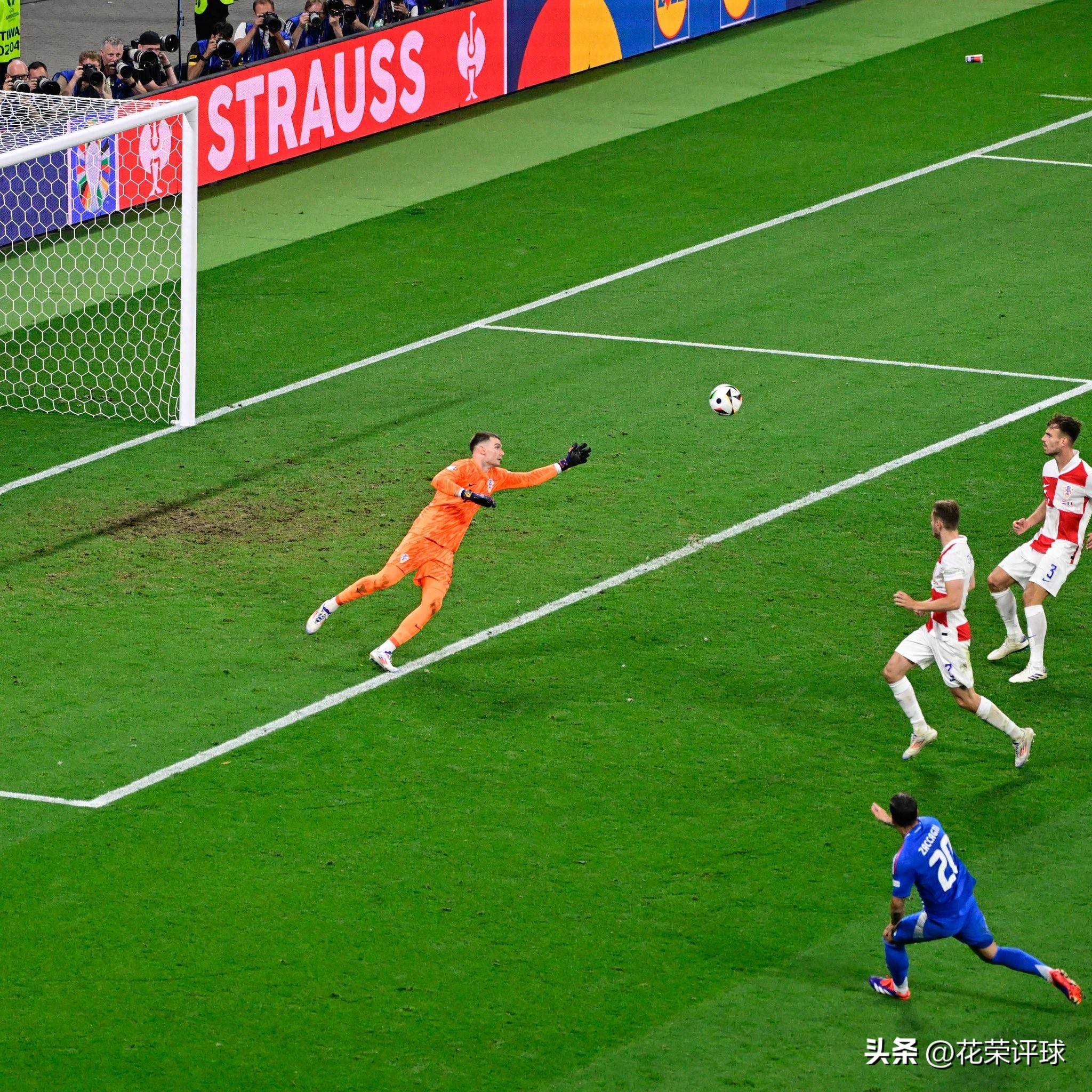 爱游戏APP-包含克罗地亚队在欧洲杯比赛中屡屡取胜，势不可挡的词条