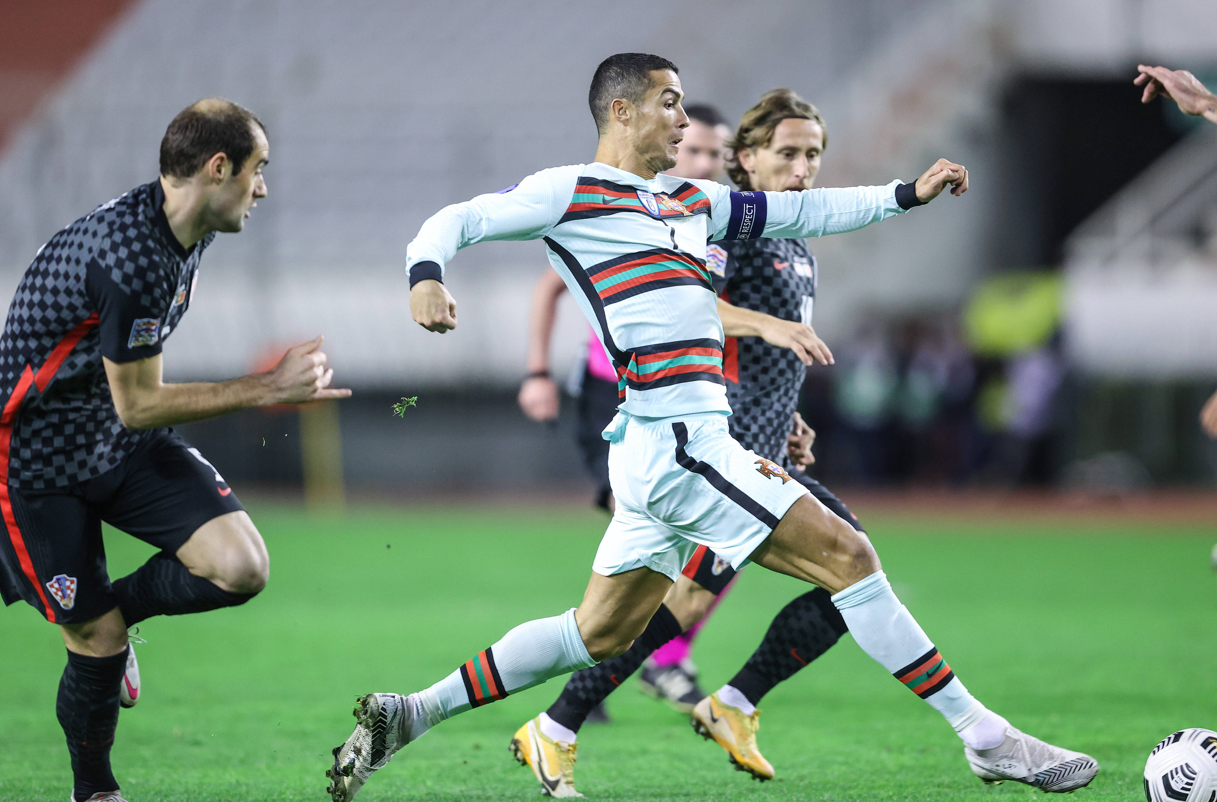 包含克罗地亚队在欧洲杯比赛中屡屡取胜，势不可挡的词条