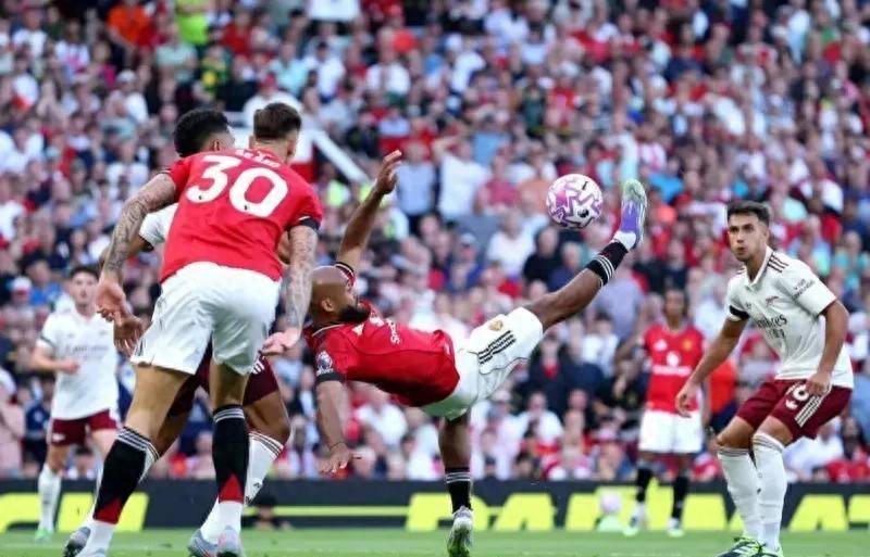 爱游戏在线-阿森纳客场击败哈德斯菲尔德，获得三分