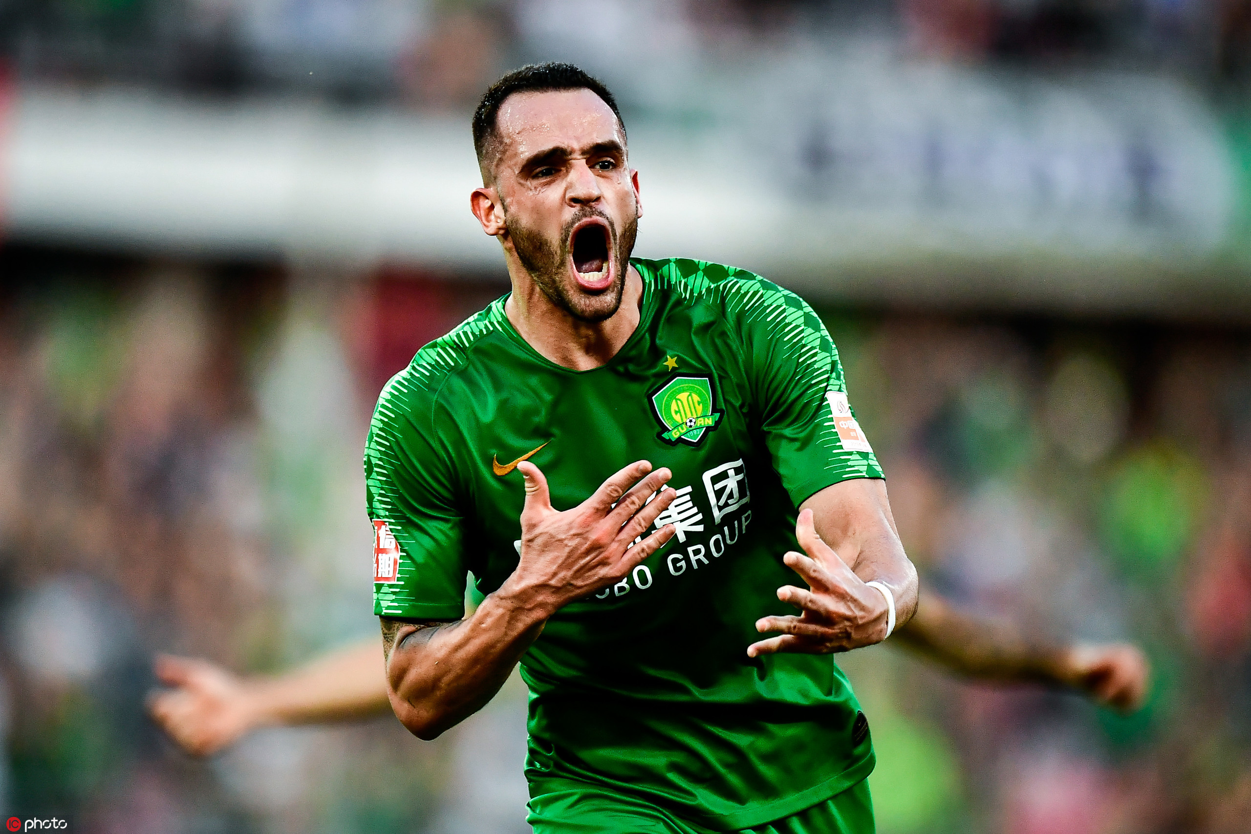 包含里尔客场胜出，继续领跑积分榜的词条