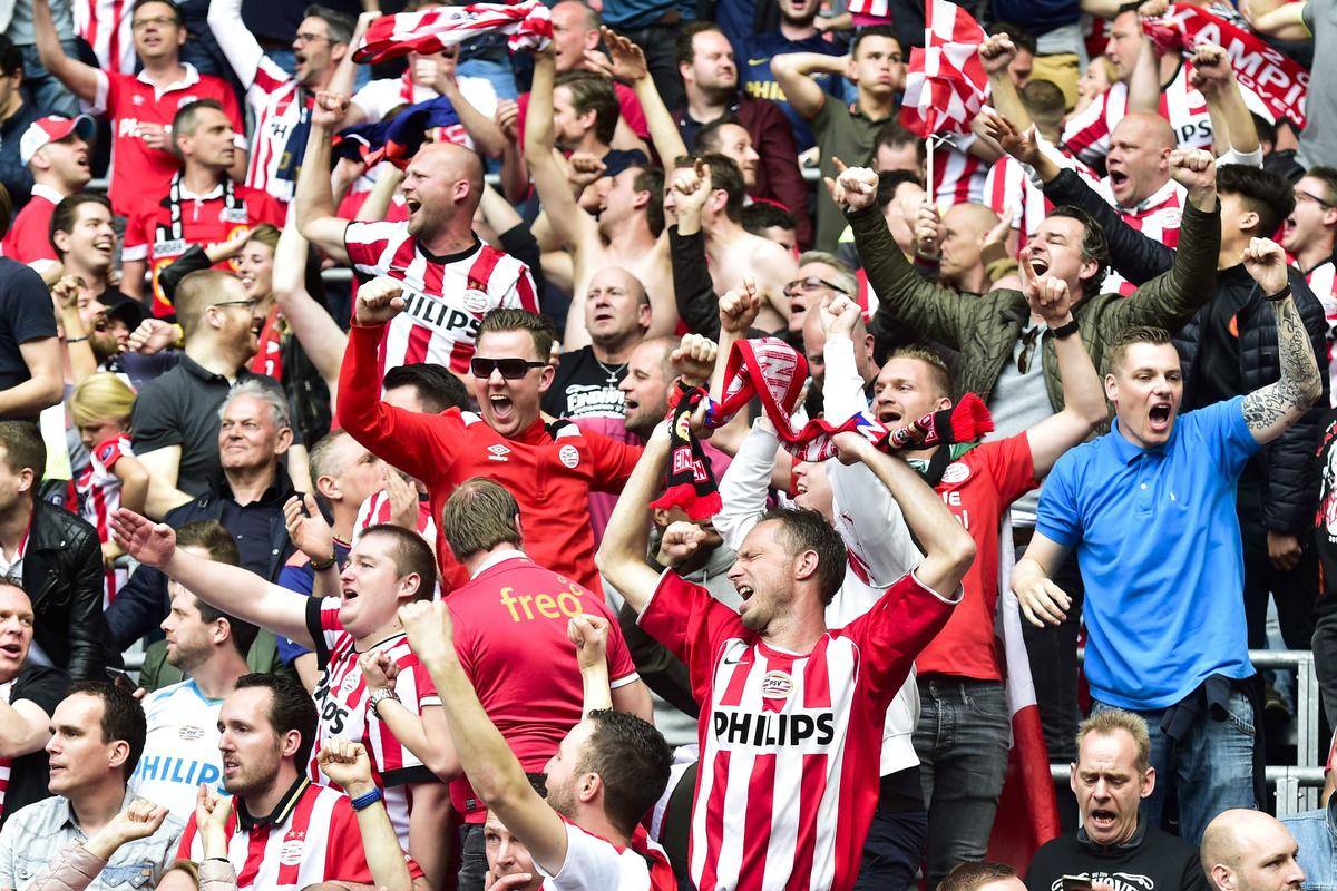 包含埃因霍温主帅赛后精彩发言，球队士气高涨备战的词条