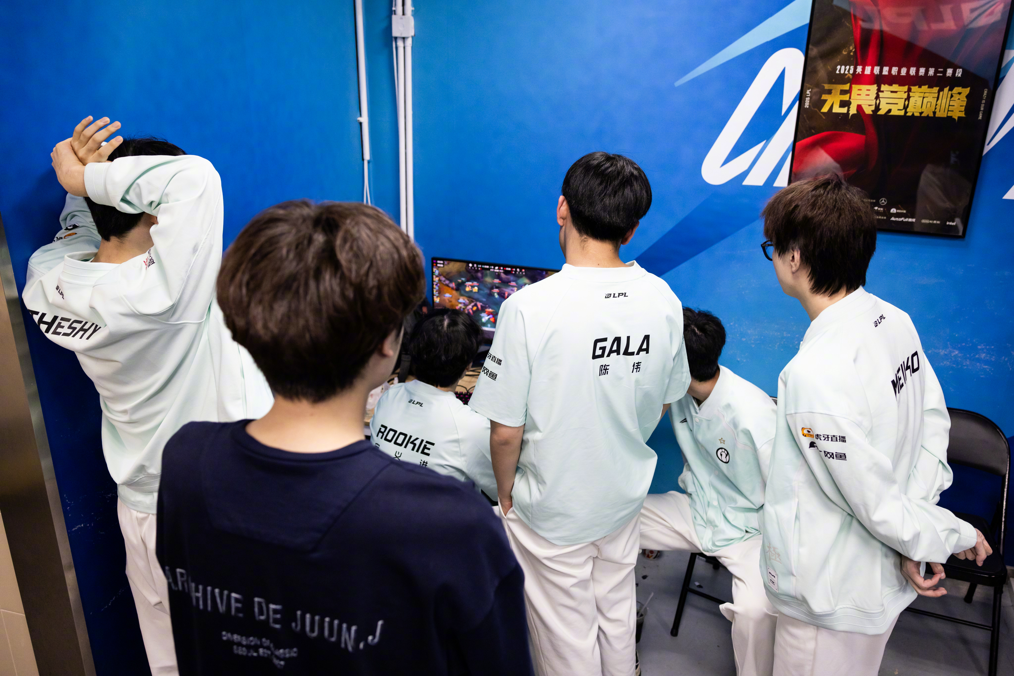 爱游戏官网-新赛季揭幕战，球队展现出色表现