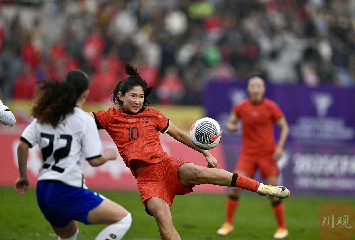 中国女足备战亚洲锦标赛：豪取头号队员的简单介绍