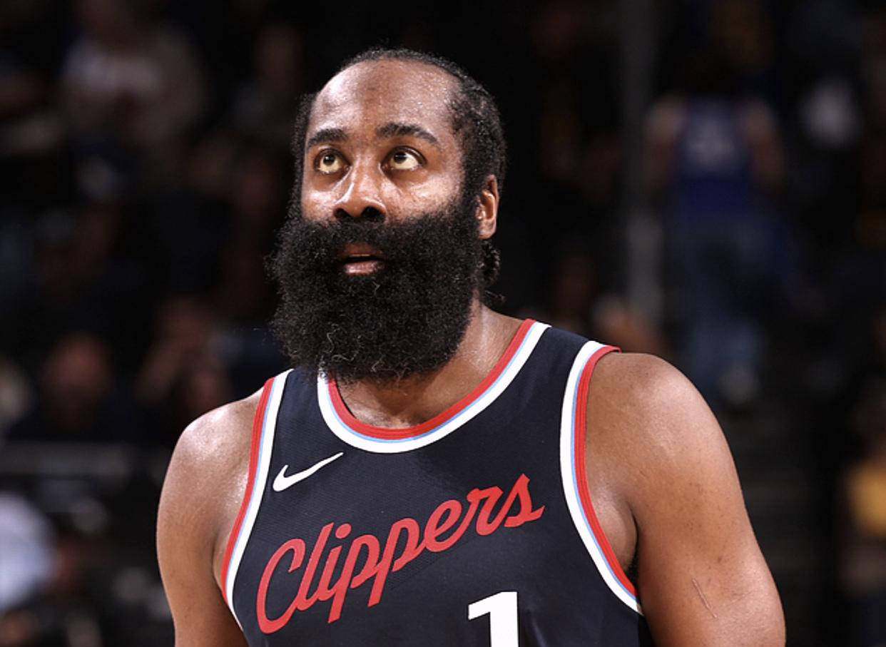 爱游戏tv-快船击败马刺，四巨头合砍70分取胜的简单介绍