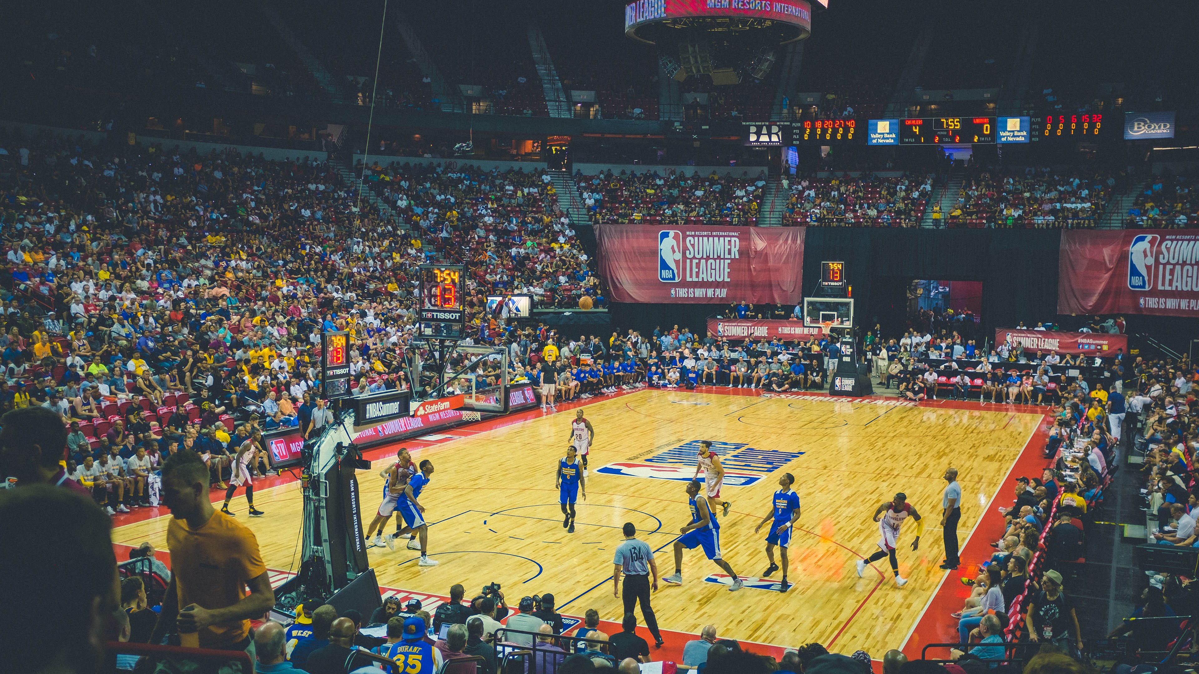 爱游戏APP-猛龙粉碎广厦队，小贾伦成为关键先生