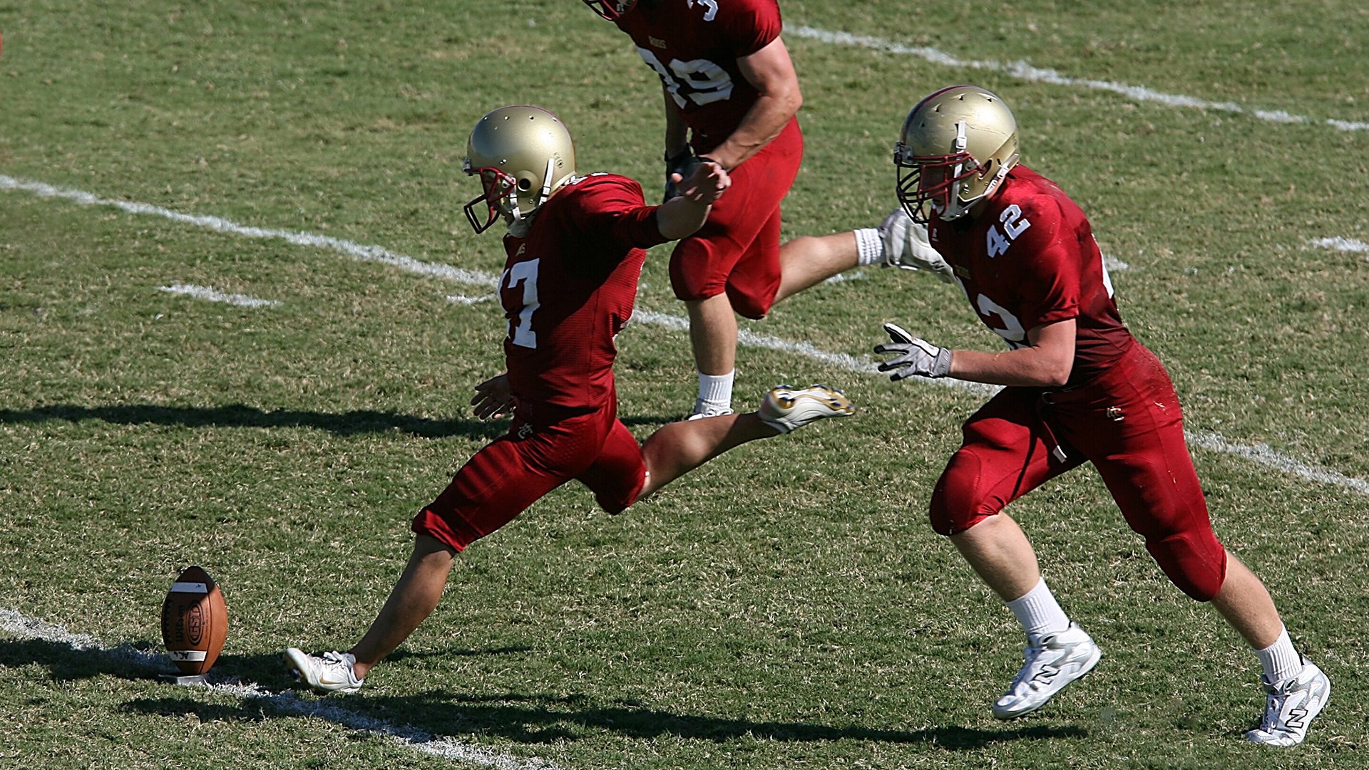 赛道与球场，武切维奇在F1街道赛的接管与吉林队的险胜启示