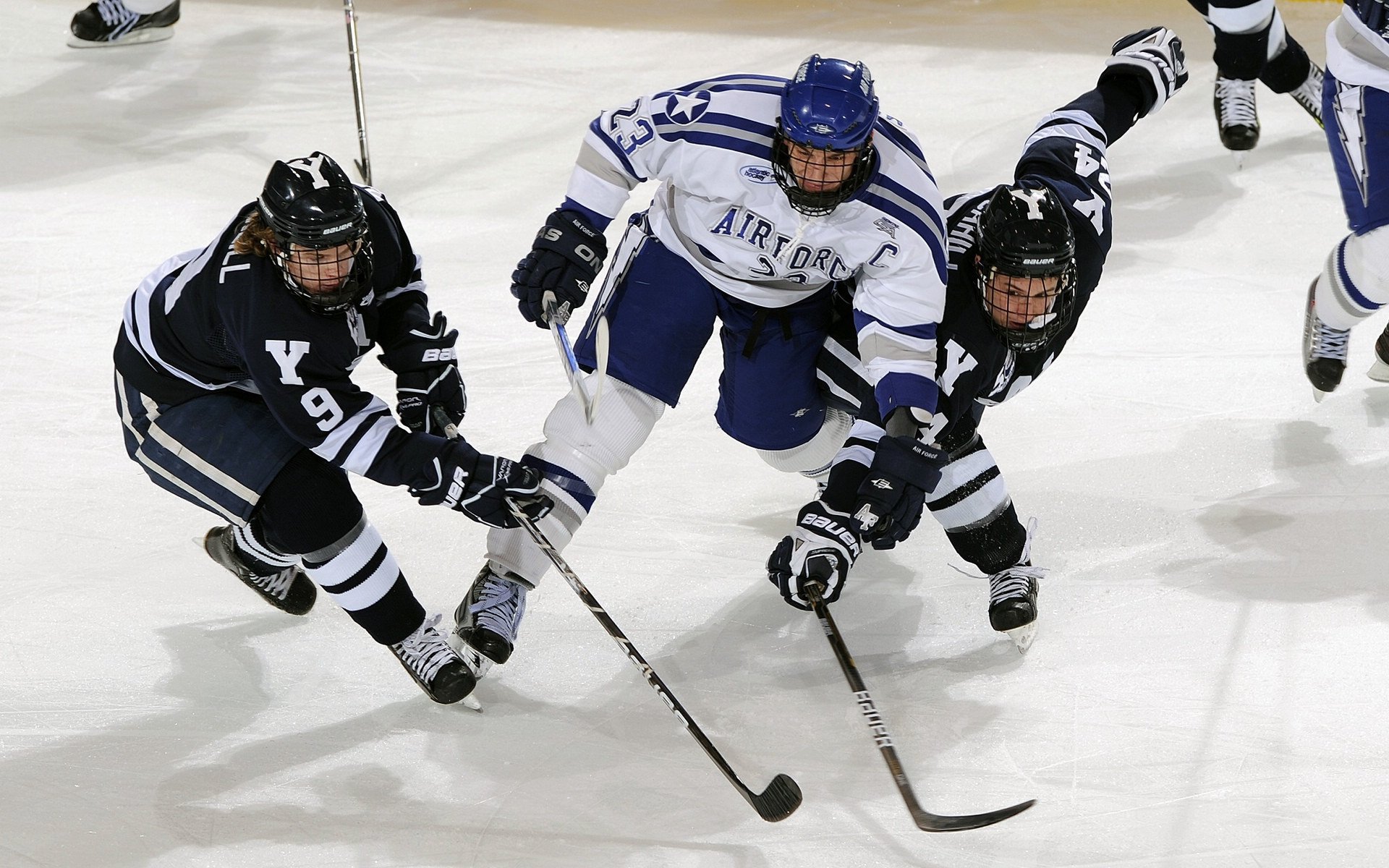 爱游戏下载-欧冠半决赛之夜，杜兰特跨界惊艳四座，体育精神的璀璨交汇