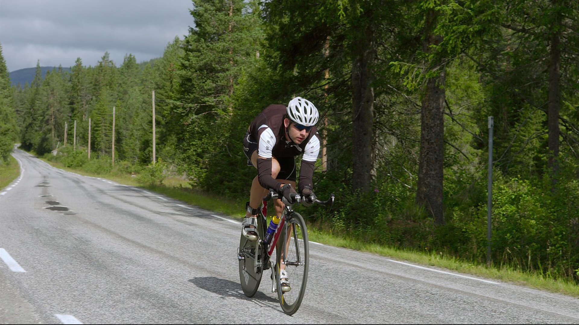 AYX官方直播-绿茵场上的险胜与球台前的统治，当德国战车遇见大胖梁靖崑